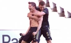 «Бавария» — «Аугсбург» — 5:2, Роберт Левандовски превзошёл вечный рекорд Герда Мюллера по голам, 22 мая 2021-го, видео