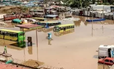 Число жертв катастрофического наводнения продолжает увеличиваться в Кении