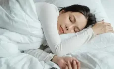 Бессонница – не шутки: к чему приводит постоянный недосып