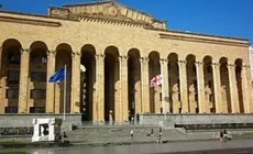 Парламент Грузии объявил красный уровень опасности